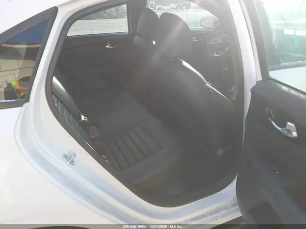 3KPF44AC5PE584735 2023 KIA FORTE - Image 8