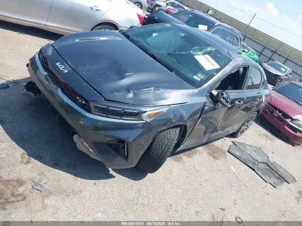 3KPF44AC6RE716856 2024 KIA FORTE - Image 2