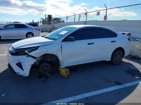 3KPF44AC7PE530501 2023 KIA FORTE - Image 2