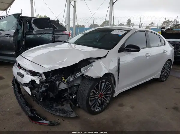 3KPF44AC7RE699503 2024 KIA FORTE - Image 2
