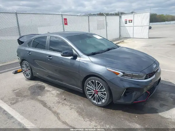 3KPF44AC8RE756498 2024 KIA FORTE - Image 1