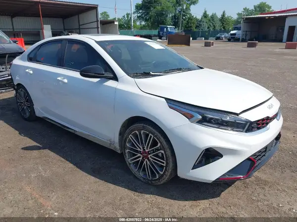 3KPF44AC8RE825318 2024 KIA FORTE - Image 1