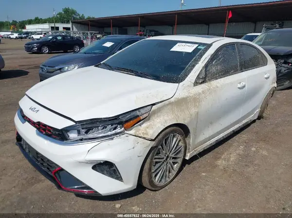 3KPF44AC8RE825318 2024 KIA FORTE - Image 2