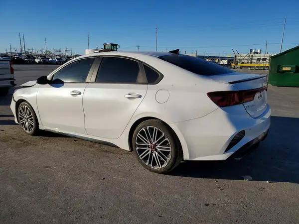 3KPF44AC9NE450825 2022 KIA FORTE - Image 2