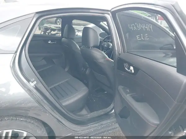 3KPF44AC9RE782012 2024 KIA FORTE - Image 8