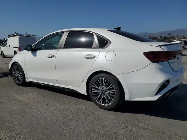 3KPF54AD0NE426760 2022 KIA FORTE - Image 2