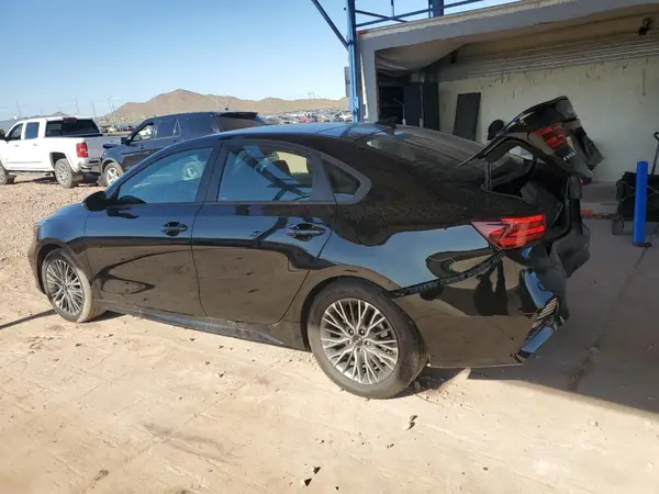 3KPF54AD0NE442165 2022 KIA FORTE - Image 2