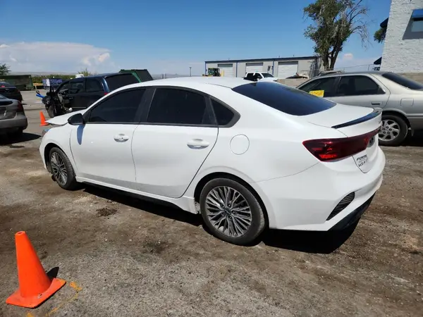 3KPF54AD0NE445583 2022 KIA FORTE - Image 2