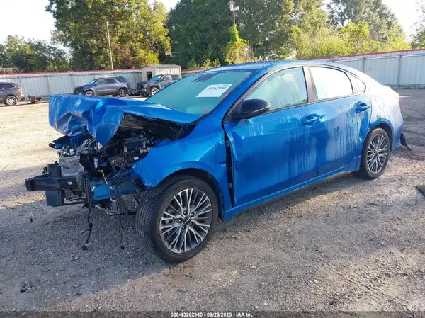 3KPF54AD0NE454672 2022 KIA FORTE - Image 2