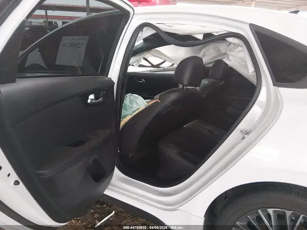 3KPF54AD0NE455899 2022 KIA FORTE - Image 8