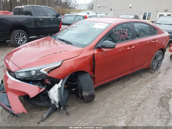 3KPF54AD0NE459323 2022 KIA FORTE - Image 2