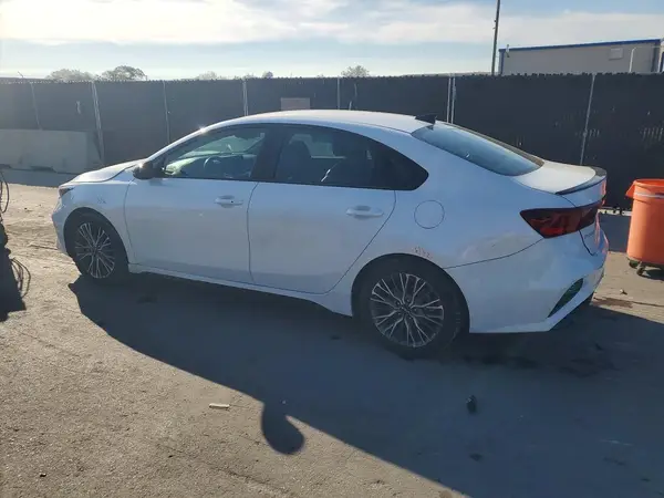 3KPF54AD0NE469754 2022 KIA FORTE - Image 2