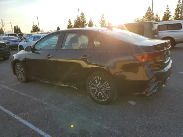 3KPF54AD0NE486585 2022 KIA FORTE - Image 2