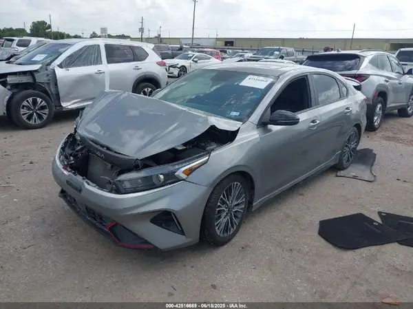 3KPF54AD0NE488918 2022 KIA FORTE - Image 2