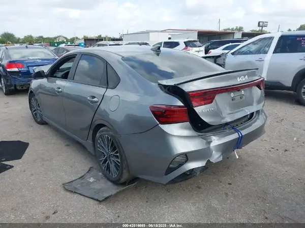 3KPF54AD0NE488918 2022 KIA FORTE - Image 3