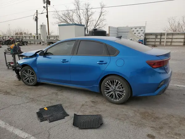 3KPF54AD0NE490992 2022 KIA FORTE - Image 2
