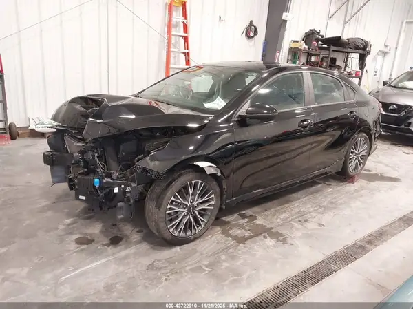 3KPF54AD0PE575253 2023 KIA FORTE - Image 2