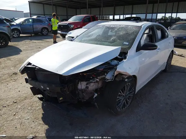 3KPF54AD0PE604265 2023 KIA FORTE - Image 2