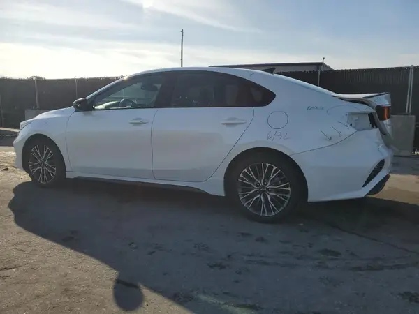 3KPF54AD0PE638951 2023 KIA FORTE - Image 2