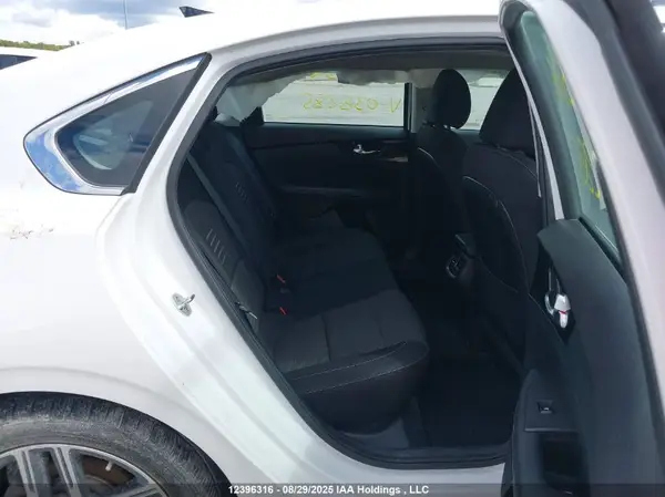 3KPF54AD1KE038285 2019 KIA FORTE - Image 8