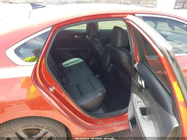 3KPF54AD1KE086899 2019 KIA FORTE - Image 8