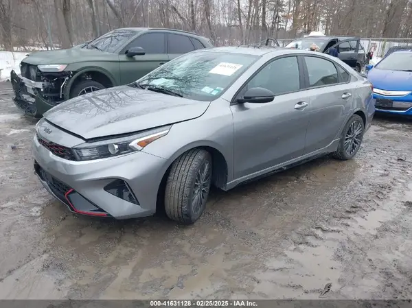 3KPF54AD1NE425424 2022 KIA FORTE - Image 2