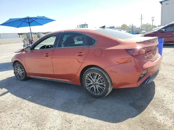 3KPF54AD1NE425567 2022 KIA FORTE - Image 2