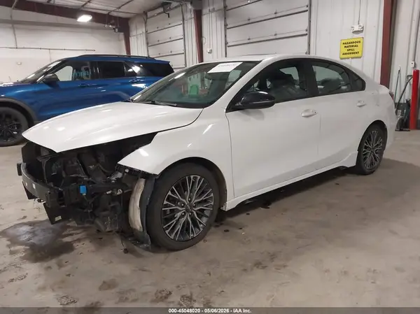 3KPF54AD1NE426590 2022 KIA FORTE - Image 2