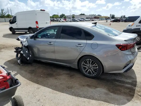 3KPF54AD1NE427590 2022 KIA FORTE - Image 2