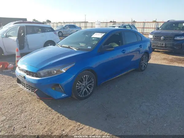 3KPF54AD1NE428405 2022 KIA FORTE - Image 2