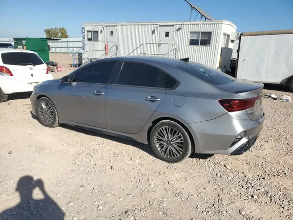 3KPF54AD1NE429456 2022 KIA FORTE - Image 2