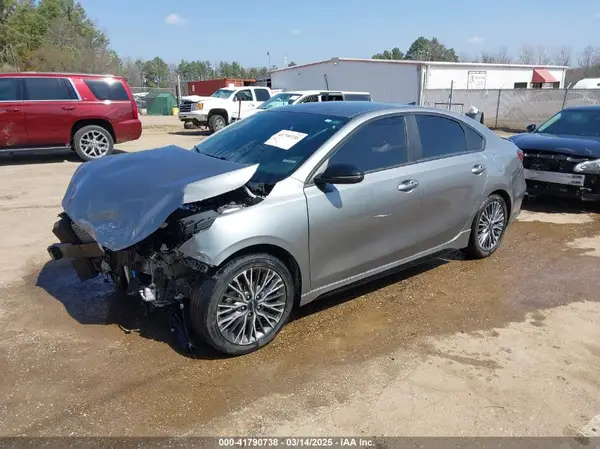 3KPF54AD1NE435919 2022 KIA FORTE - Image 2