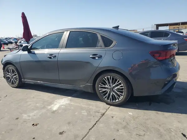 3KPF54AD1NE439811 2022 KIA FORTE - Image 2