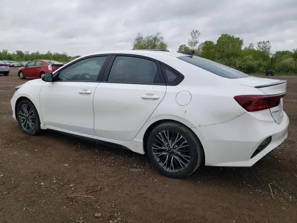 3KPF54AD1NE440909 2022 KIA FORTE - Image 2
