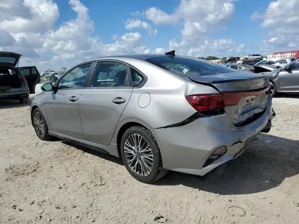 3KPF54AD1NE454390 2022 KIA FORTE - Image 2