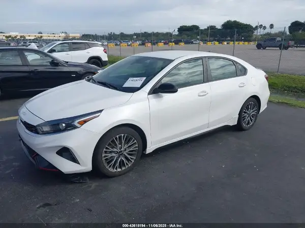 3KPF54AD1NE469746 2022 KIA FORTE - Image 2