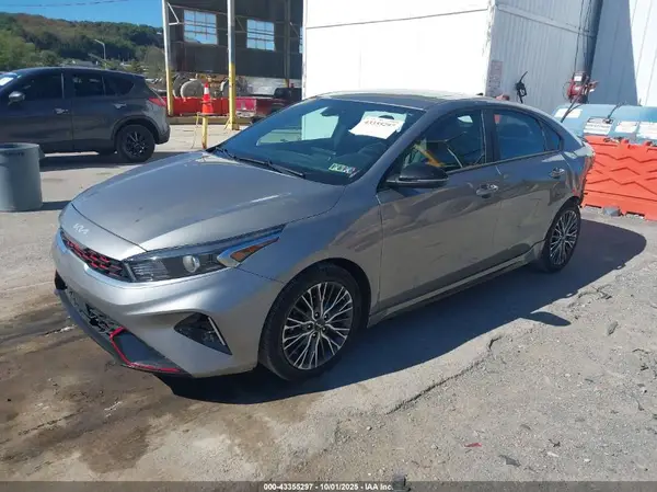 3KPF54AD1NE477748 2022 KIA FORTE - Image 2