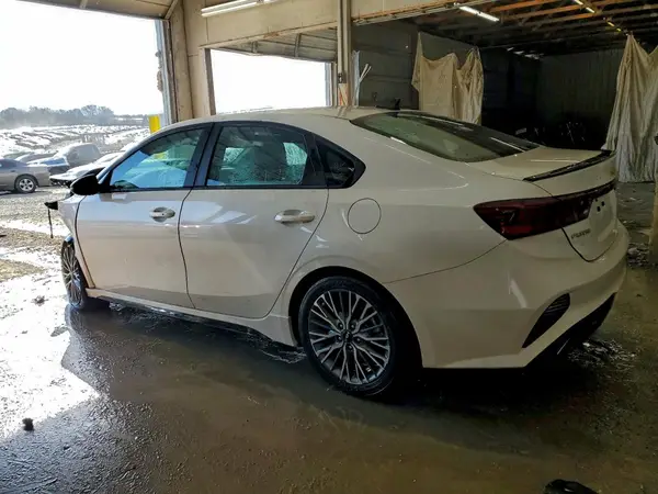3KPF54AD1NE484781 2022 KIA FORTE - Image 2