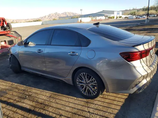 3KPF54AD1NE486305 2022 KIA FORTE - Image 2