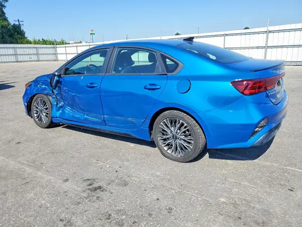 3KPF54AD1NE487843 2022 KIA FORTE - Image 2
