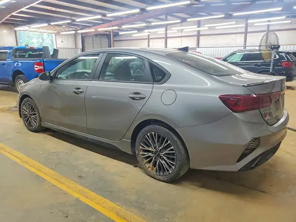 3KPF54AD1NE508612 2022 KIA FORTE - Image 2