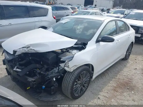 3KPF54AD1PE523551 2023 KIA FORTE - Image 2