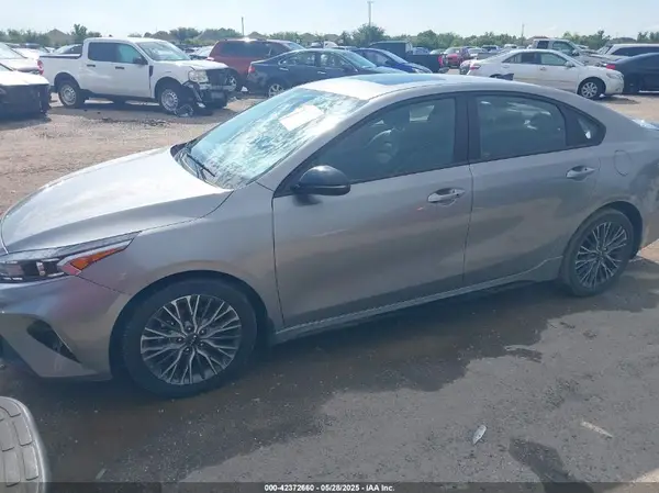 3KPF54AD1PE580011 2023 KIA FORTE - Image 2