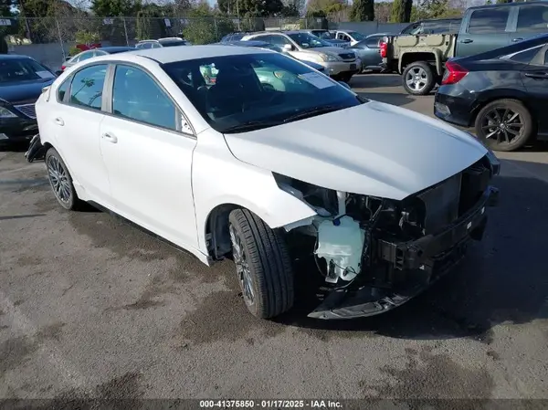 3KPF54AD1PE588917 2023 KIA FORTE - Image 1