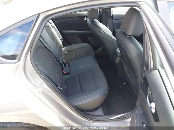 3KPF54AD1PE643785 2023 KIA FORTE - Image 8