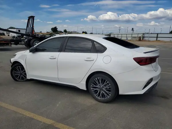 3KPF54AD1PE660392 2023 KIA FORTE - Image 2