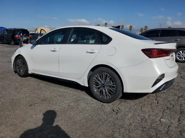 3KPF54AD1RE729889 2024 KIA FORTE - Image 2