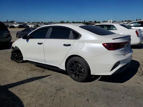 3KPF54AD1RE739449 2024 KIA FORTE - Image 2