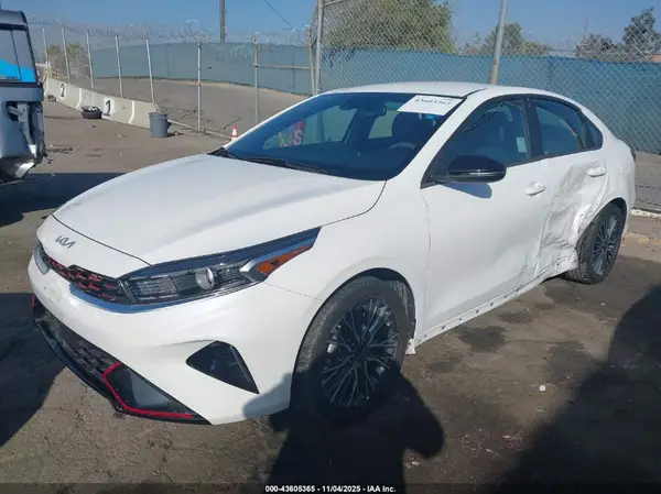 3KPF54AD1RE740679 2024 KIA FORTE - Image 2