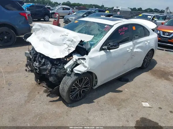 3KPF54AD1RE751181 2024 KIA FORTE - Image 2